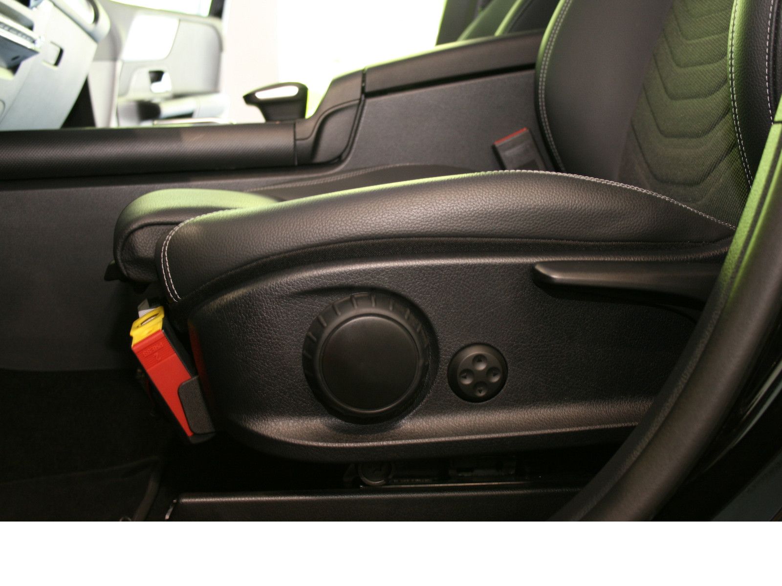 Fahrzeugabbildung Mercedes-Benz GLB 180 *MBUX *Totwinkel *Kamera+PTS *LED*