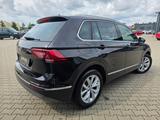 Volkswagen Tiguan Highline*Led*Navi*360°Kam*E-Klappe*AHK*VC - Volkswagen Tiguan: Schwarz