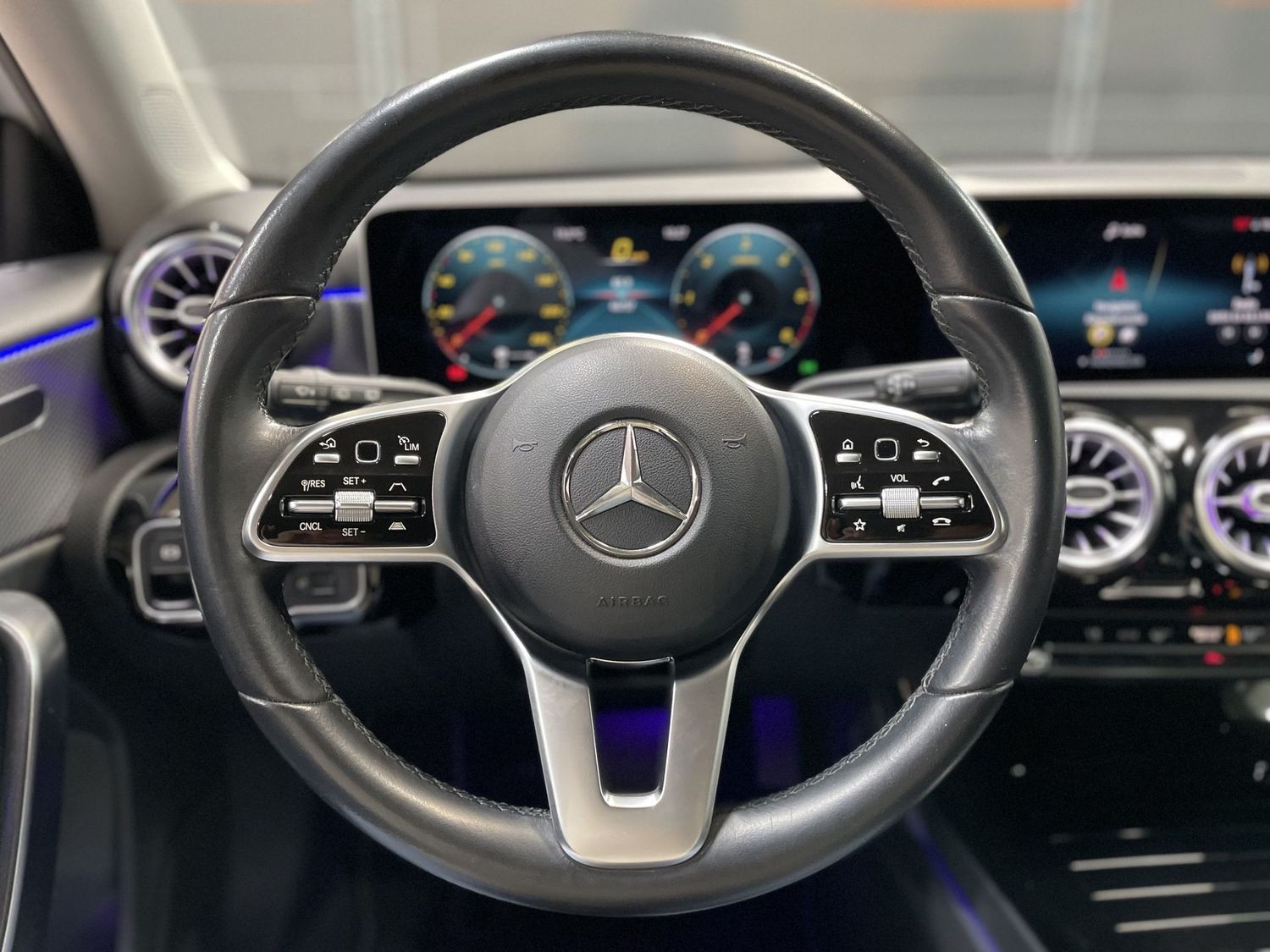 Fahrzeugabbildung Mercedes-Benz A 200 d #LED#Wide#distr.#360°#Ambiente#