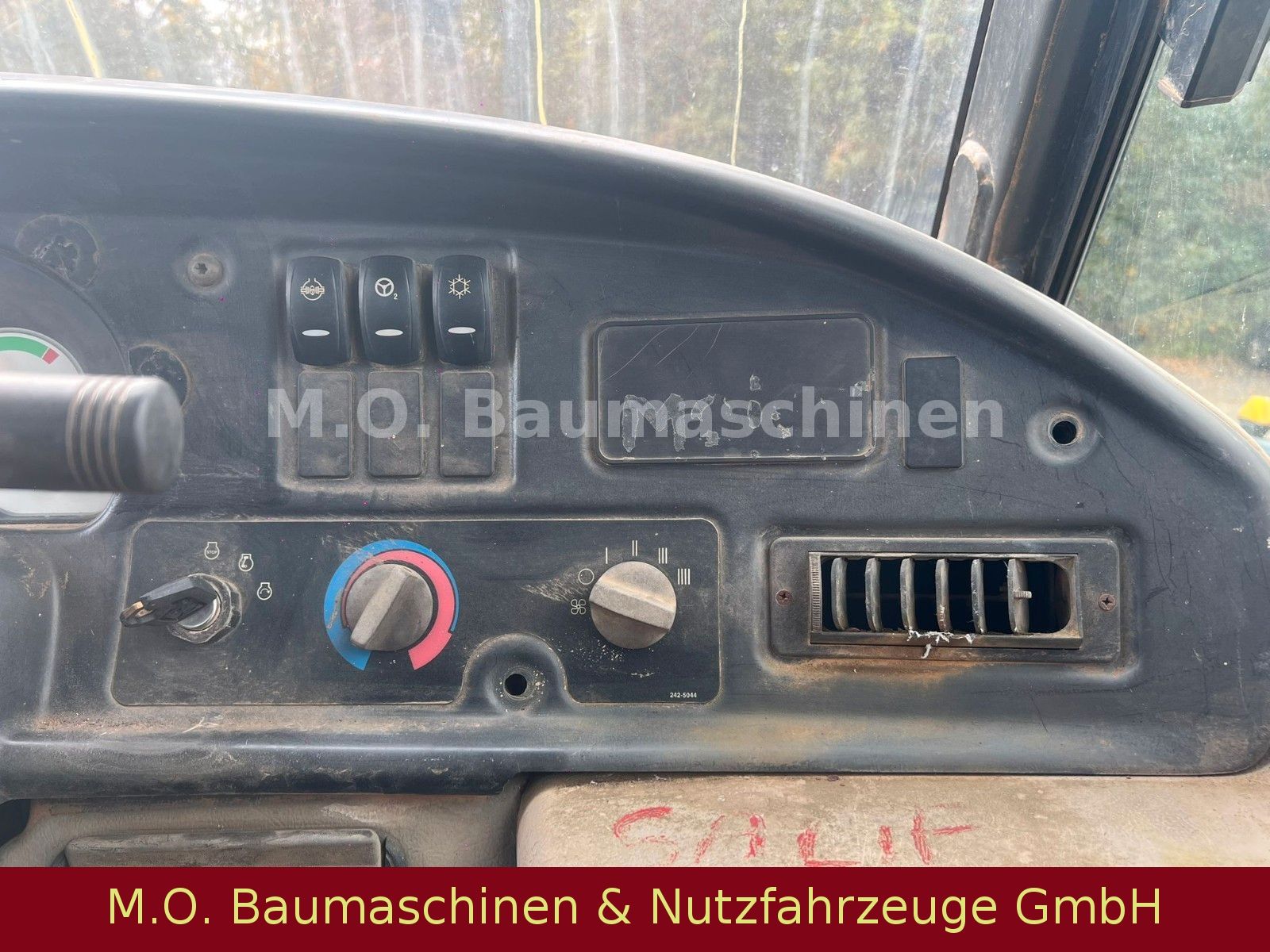 Fahrzeugabbildung CAT CAT 730 / Dumper /