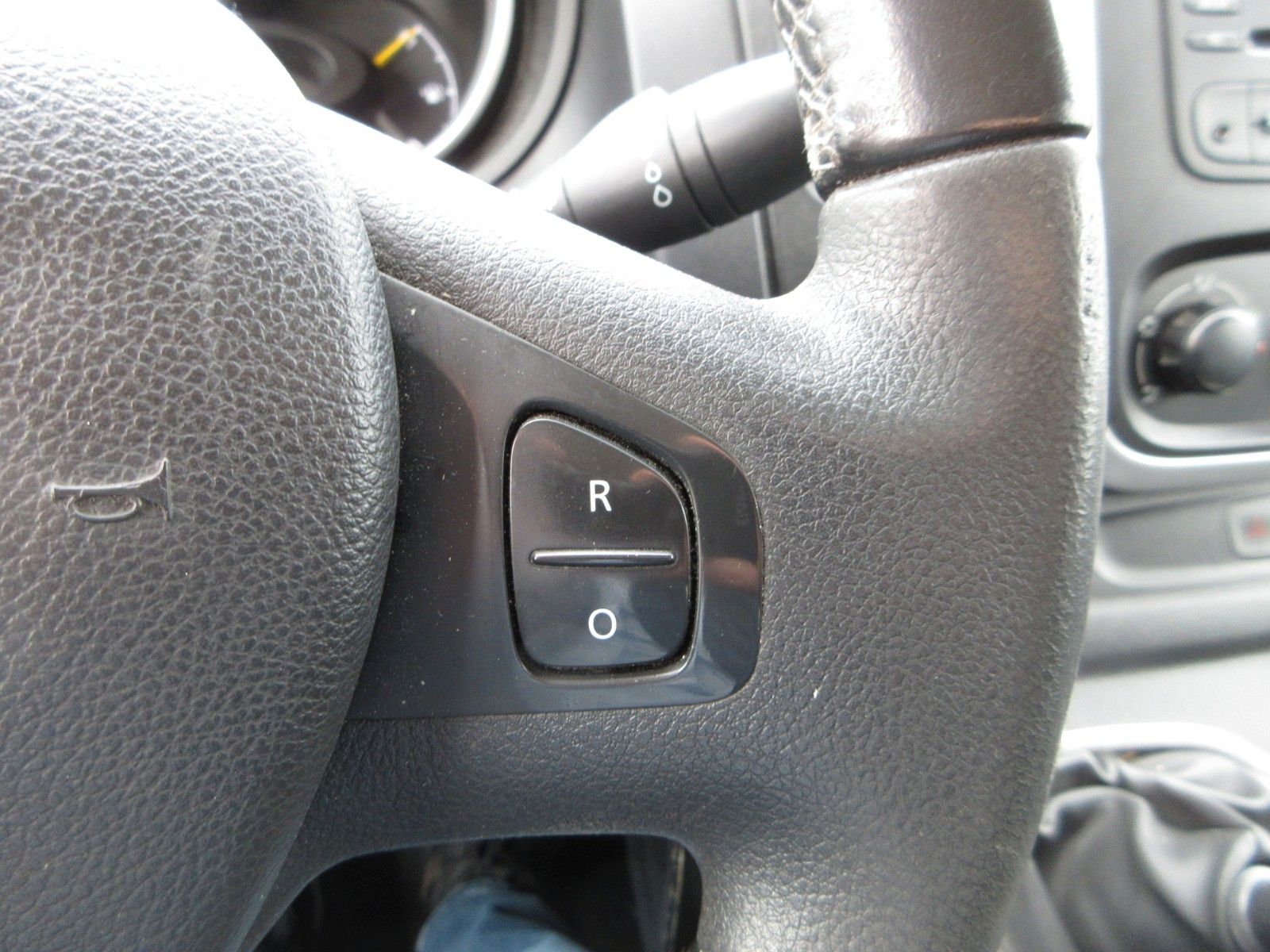 Fahrzeugabbildung Opel Vivaro Kasten L2H1  LED/PDC/TEMPOMAT