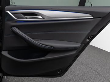 Fahrzeugabbildung BMW 520d xDr Tour HUD DAB Komfortzugang HI-FI