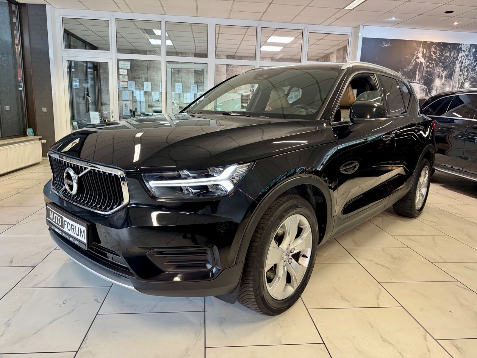 Volvo XC40 2.0 T5 AWD AUT LEDER NAVI LED CAM SHZ PDC foto 4