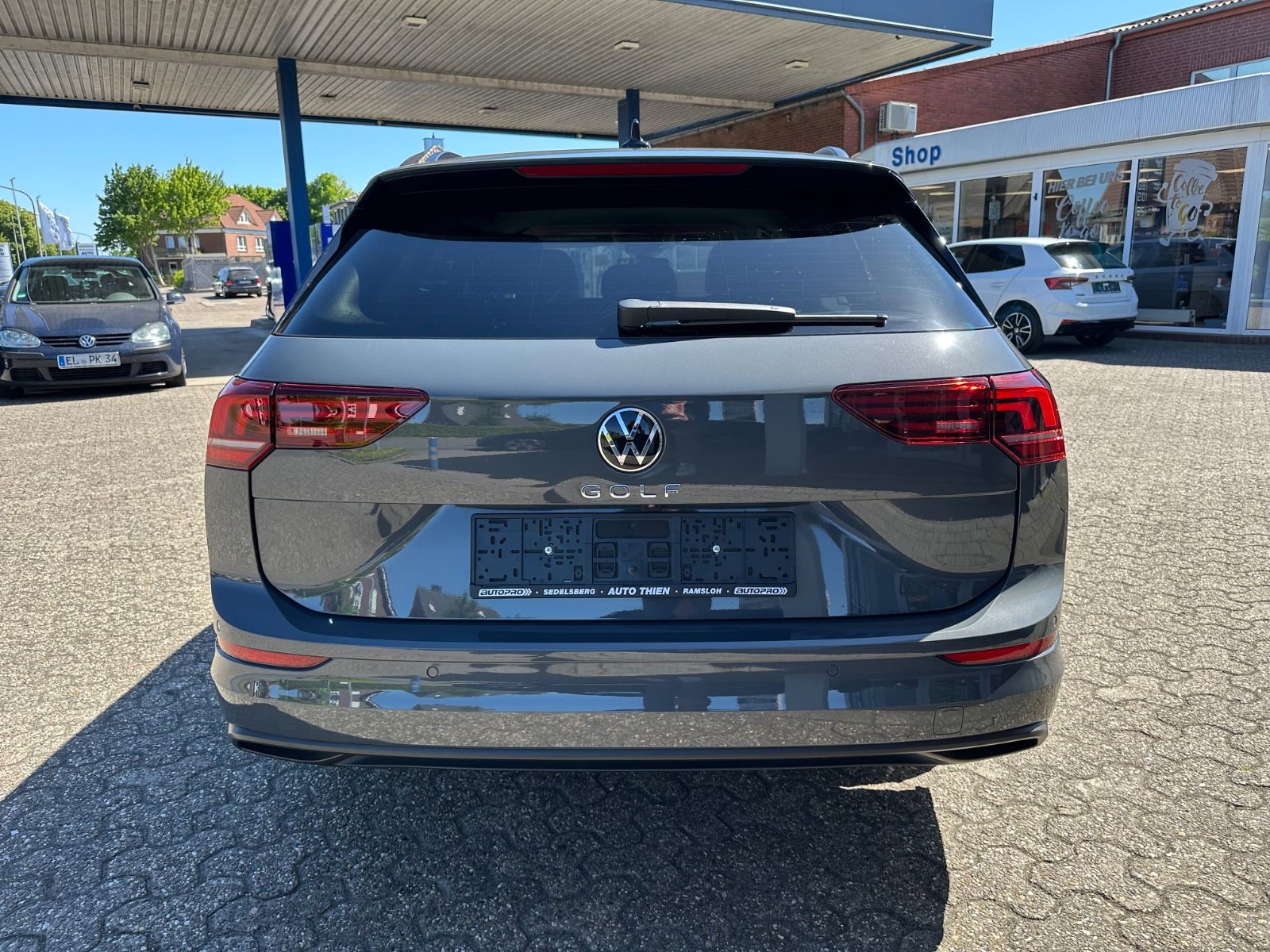 Fahrzeugabbildung Volkswagen Golf VIII Variant 1.5 TSI Life Navi/ACC/LED/Shzg