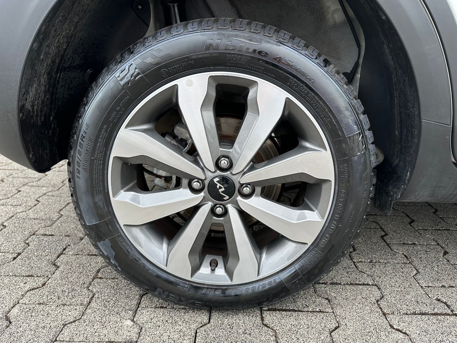 Fahrzeugabbildung Kia Stonic 1.0T 100PS  MT VISION LED