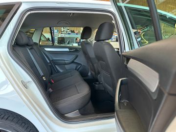 Skoda Rapid *Service:NEU*TEMPO*SitzHZ*KLIMAAUTO*PDC*