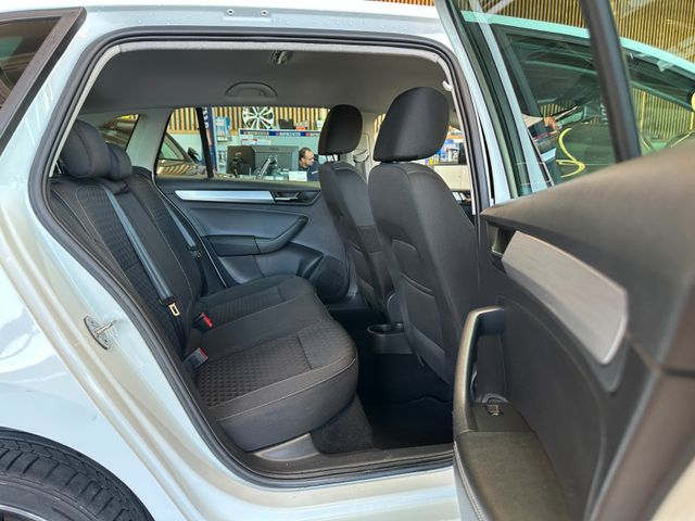 Skoda Rapid *Service:NEU*TEMPO*SitzHZ*KLIMAAUTO*PDC*