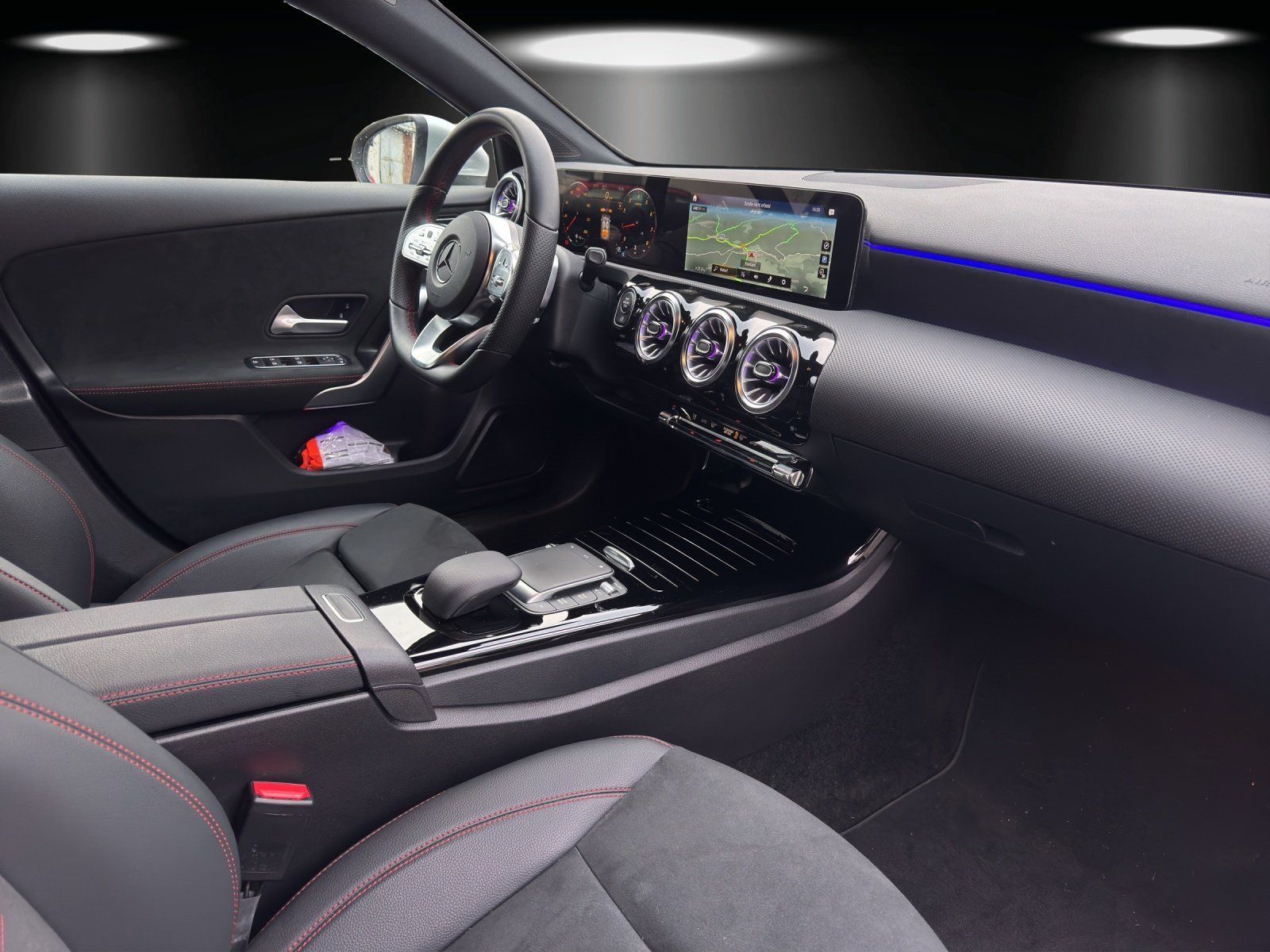 Fahrzeugabbildung Mercedes-Benz A 250 AMG HighEndMBUX Business DISTRO Kamera DAB