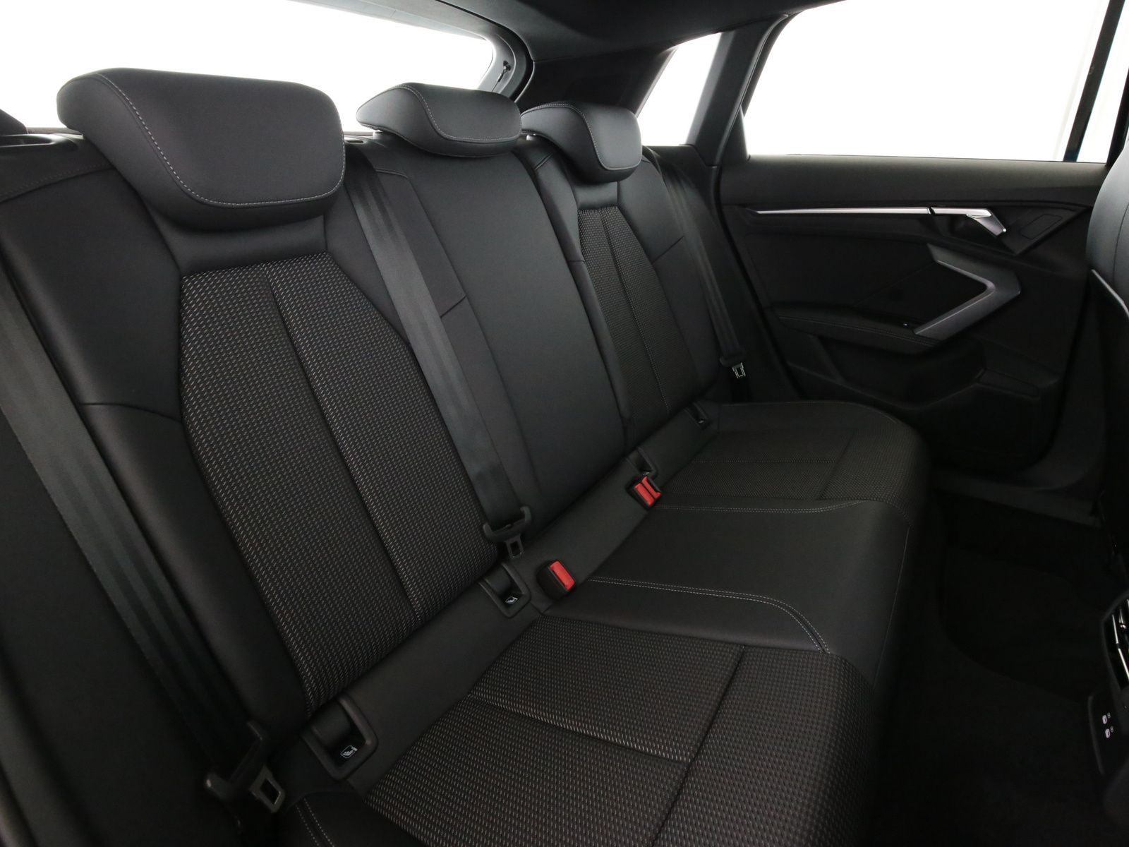 Audi A3 allstreet 40 TFSI e S tronic LED Navi Pano-D foto 14