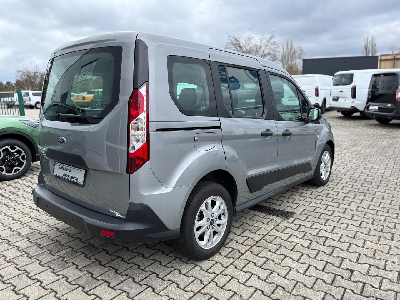 Fahrzeugabbildung Ford Tourneo Connect Kfz-St: 274€, 8566 BUT00172