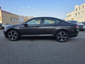 Volkswagen Passat - 4