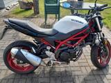 Suzuki SV650 weiß/rot -wie neu - 950 km - SUZUKI K9
