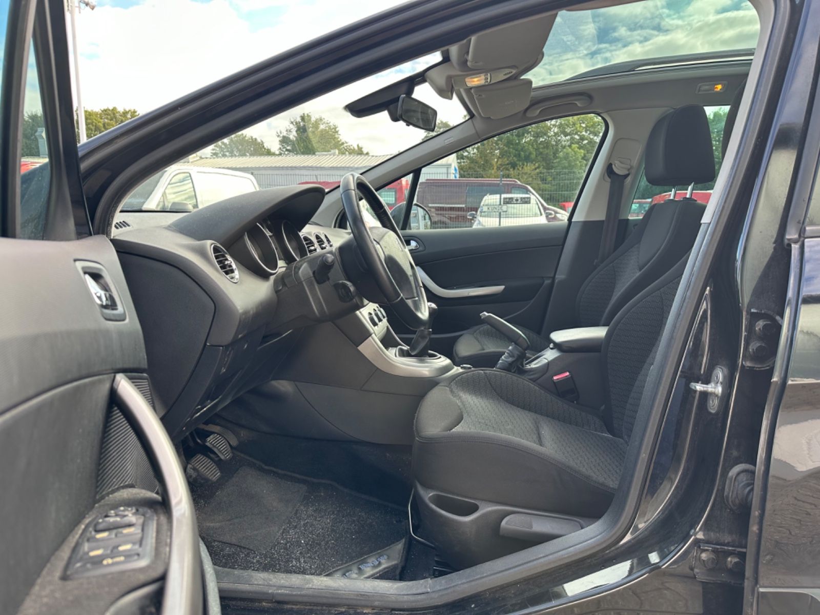 Fahrzeugabbildung Peugeot 308 SW Premium*PANO*Klima*Radio*Export*