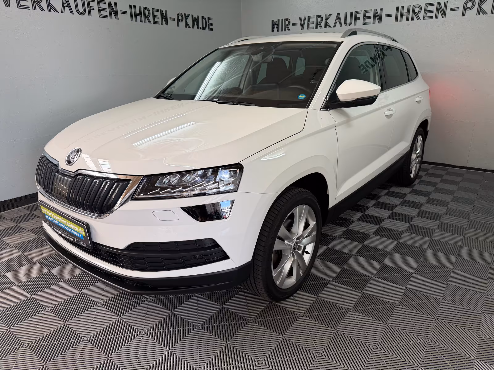 Skoda Karoq Style 1.5 TSI DSG AHK Virtual 8xRäder