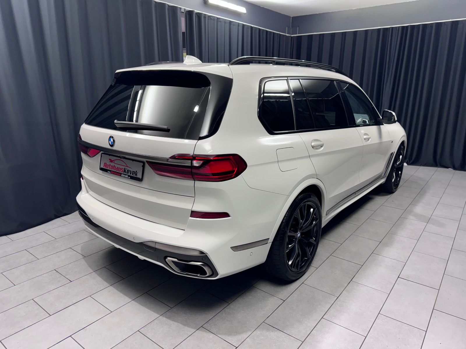 Fahrzeugabbildung BMW X7 M50d*INDIVIDUAL*7-SITZER*360 KAMERA*1.HAND*