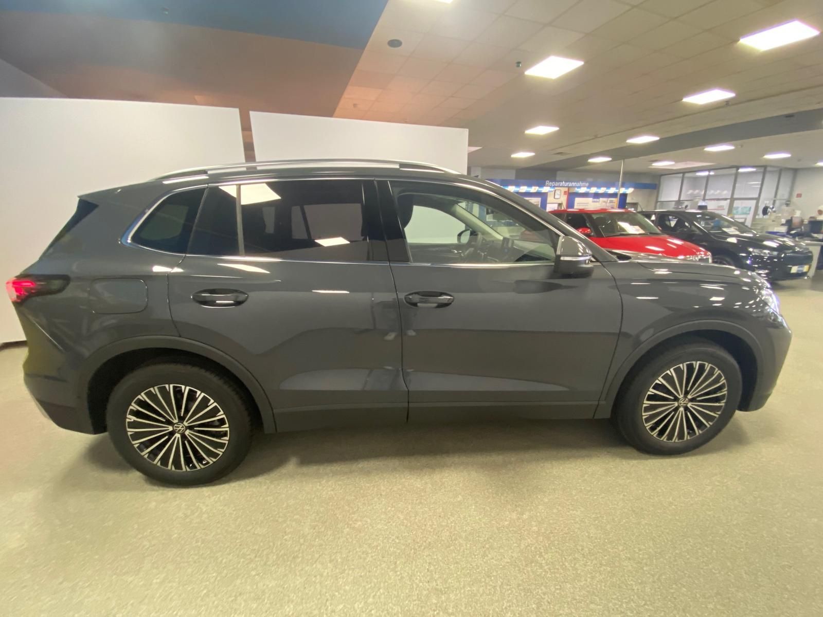 Fahrzeugabbildung Volkswagen Tiguan 1.5 eTSI+Elegance+AHK+NAVI+360 KAMERA+HUD