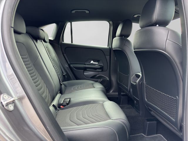 Fahrzeugabbildung Mercedes-Benz GLA 200 Automatik Style+LED+Spur+CarPlay+DAB