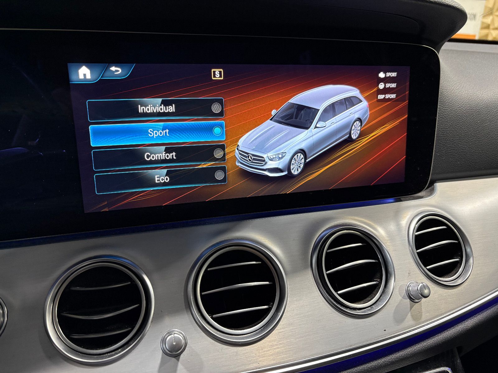 Fahrzeugabbildung Mercedes-Benz E 220 T-Modell d/NAVI/KAMERA/APPLE/AMBIENTE/ACC