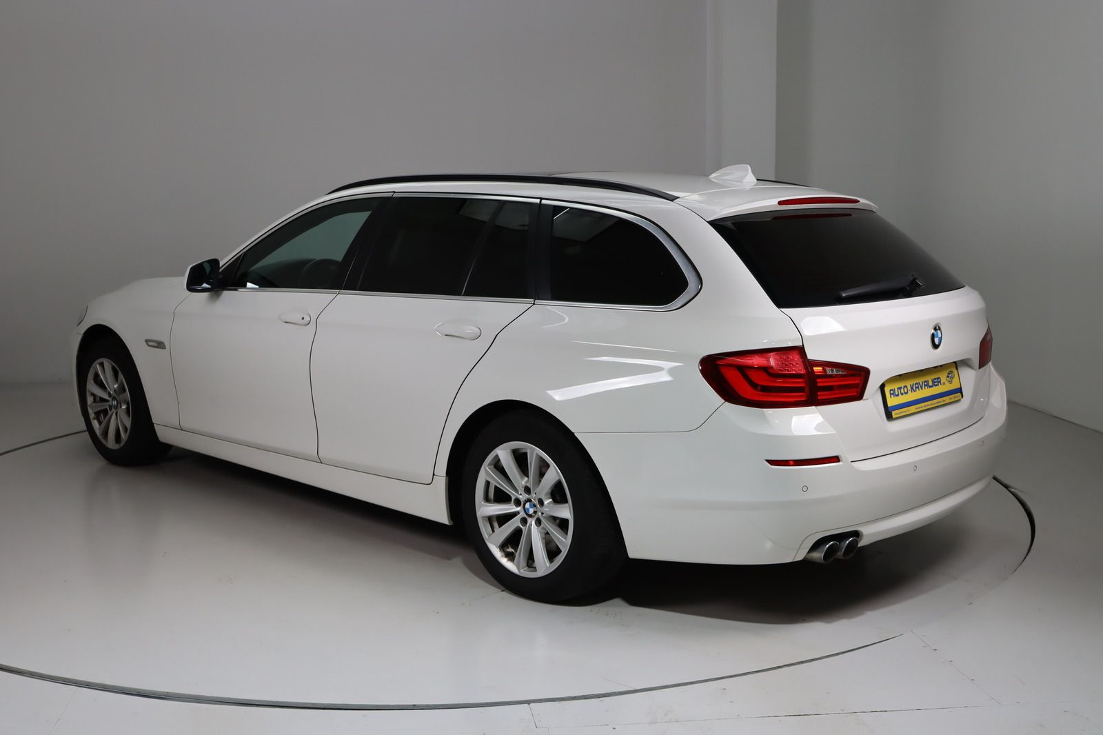 Fahrzeugabbildung BMW 530 d xDrive Touring Standhzg. * Panorama