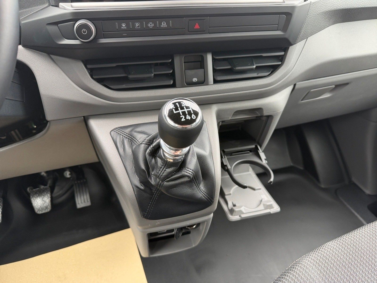 Fahrzeugabbildung Volkswagen Transporter Pritsche DoKa *Lang*AHK*Klima