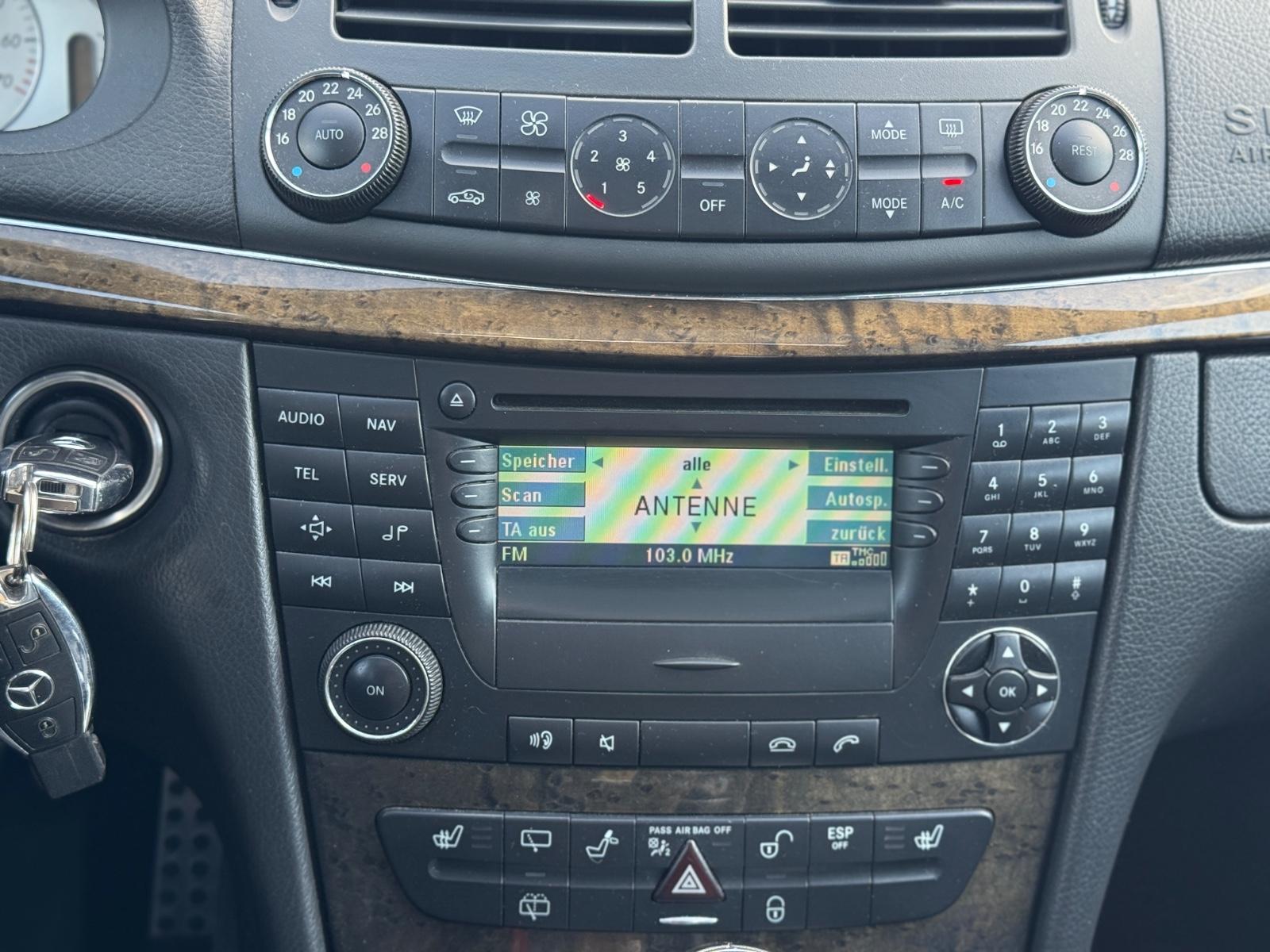 Mercedes-Benz E350 2005 — photo 17