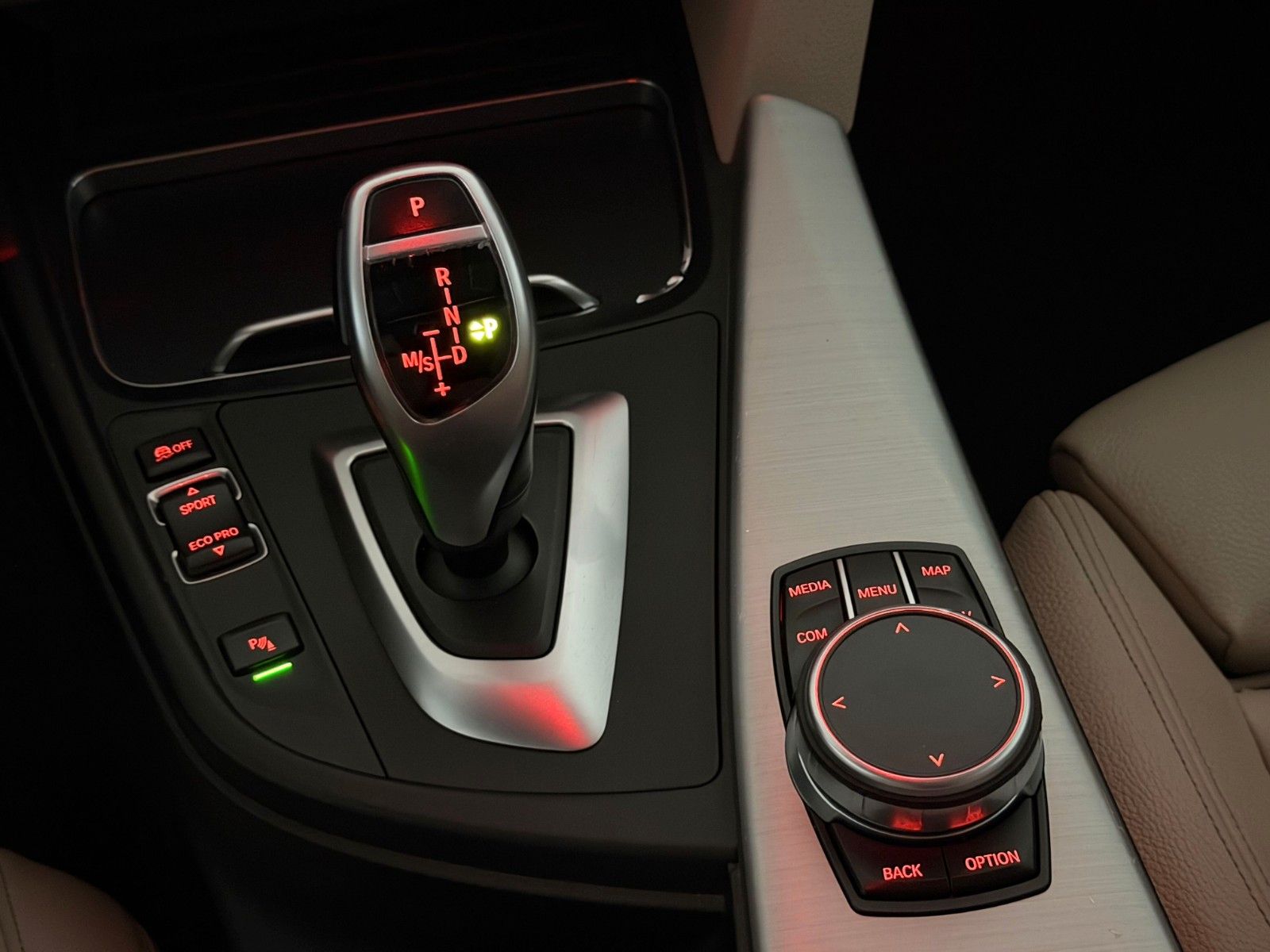 Fahrzeugabbildung BMW 335 d xDrive M SPORT/LED/HuD/PANO/KAMERA/MEMORY