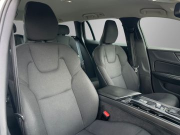 Volvo V60 Kombi Momentum Core*Buisness*CarPlay*1.Hand*