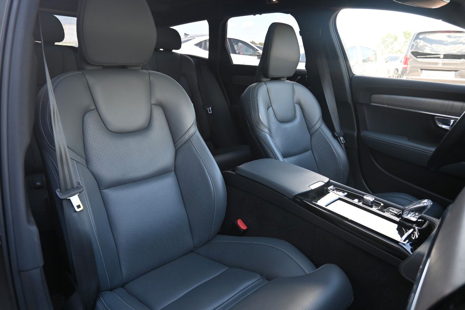 Fahrzeugabbildung Volvo V90 T8 AWD Recharge Inscription*PANO*360*H&K*HUD