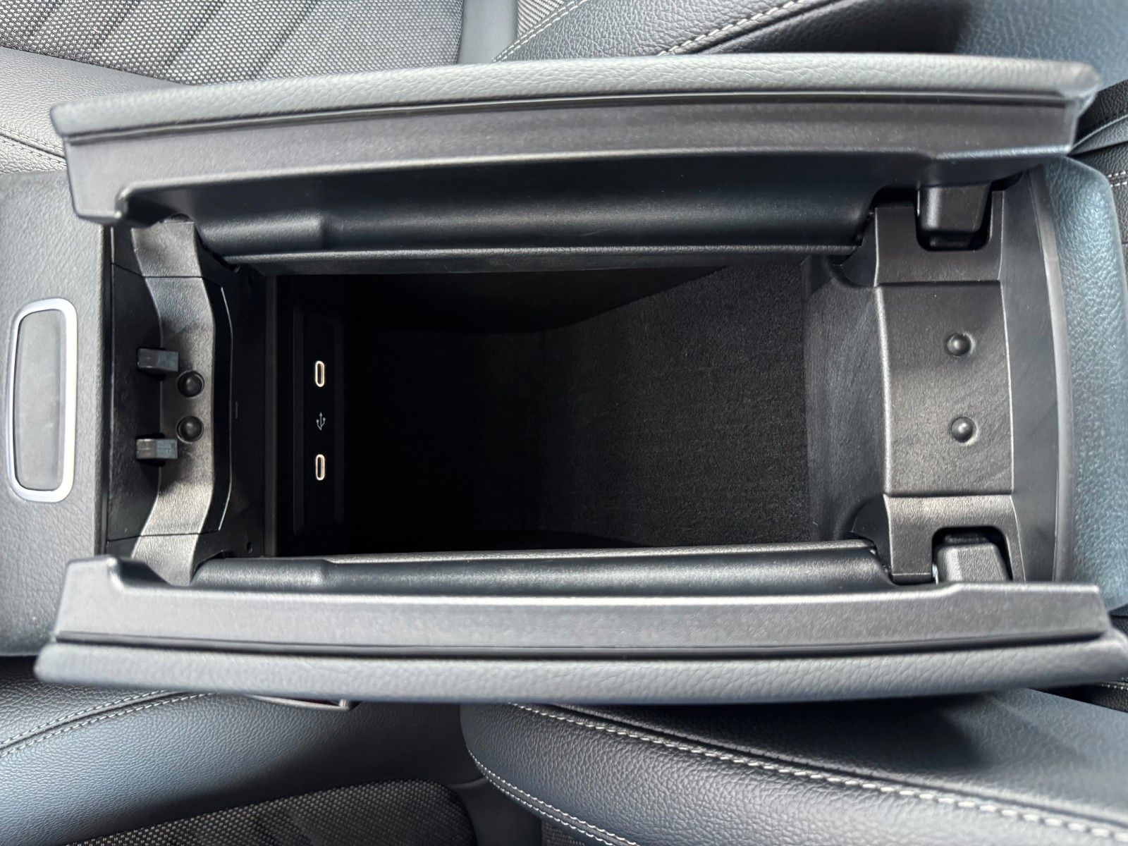 Fahrzeugabbildung Mercedes-Benz CLA 180 SB Kamera+LED+CarPlay+Spur+DAB