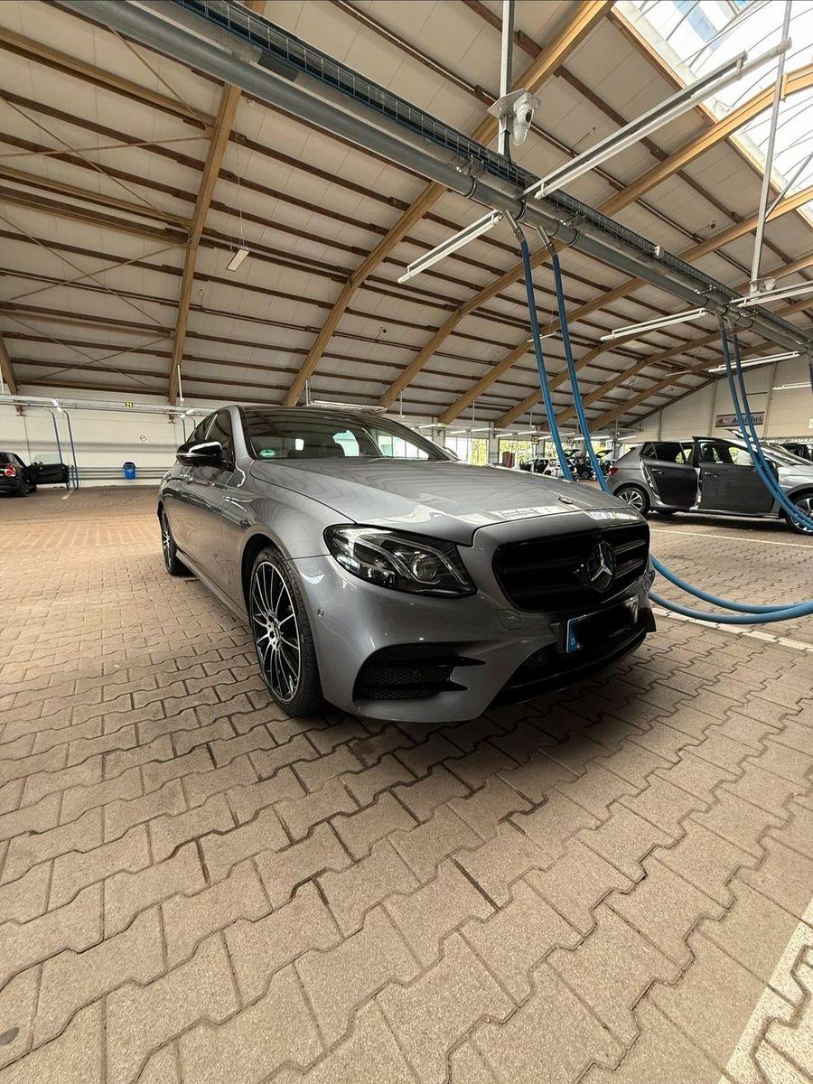 MERCEDES-BENZ Mercedes Benz E 220d AMG Line