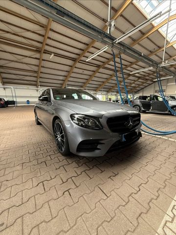 MERCEDES-BENZ Mercedes Benz E 220d AMG Line