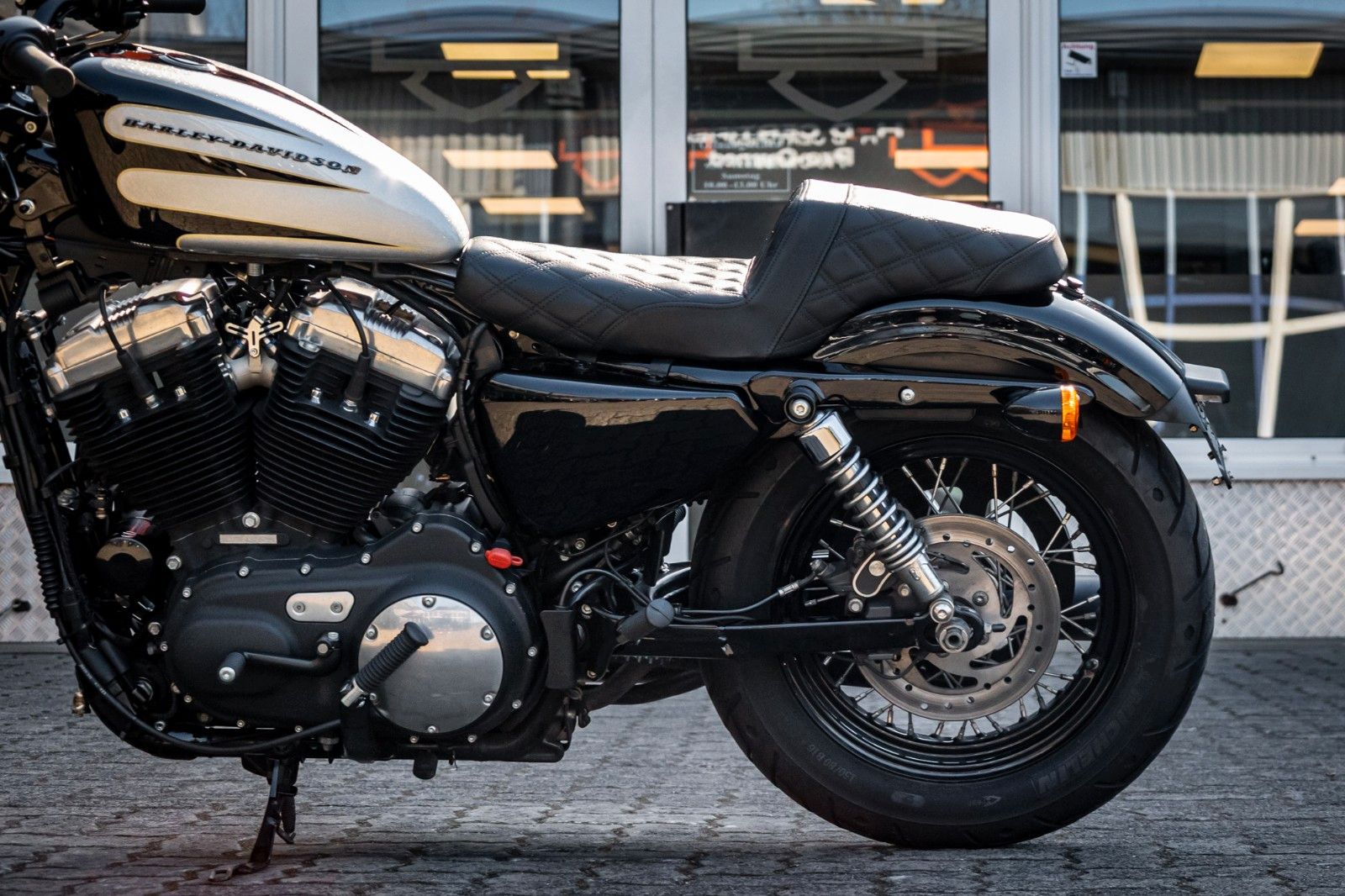 Fahrzeugabbildung Harley-Davidson XL1200X SPORTSTER FORTY-EIGHT - Remus -