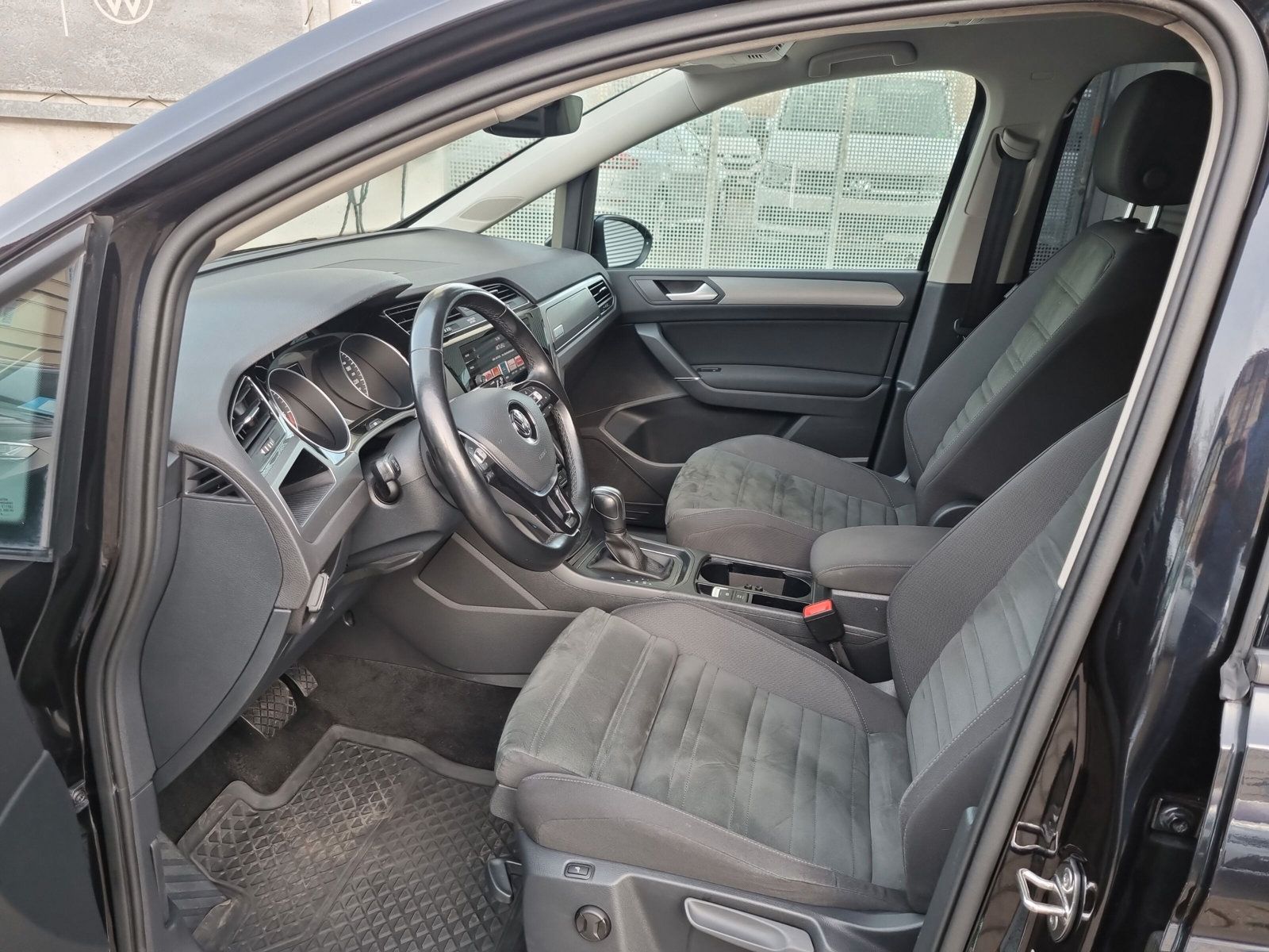 Fahrzeugabbildung Volkswagen Touran 2.0 TDI DSG Comfortline NAVI KAMERA eKLAP