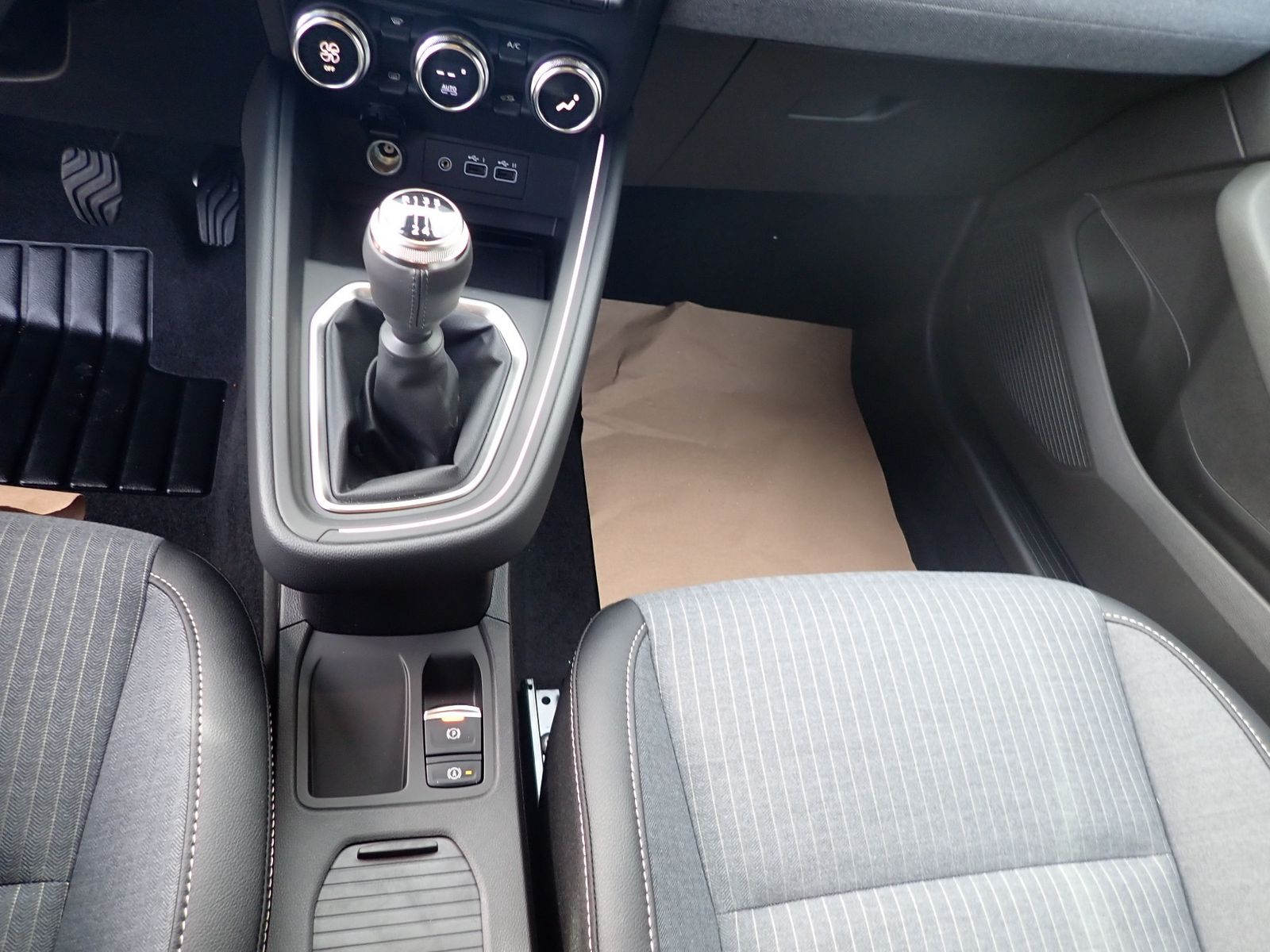 Fahrzeugabbildung Renault Clio KISS TCe 90