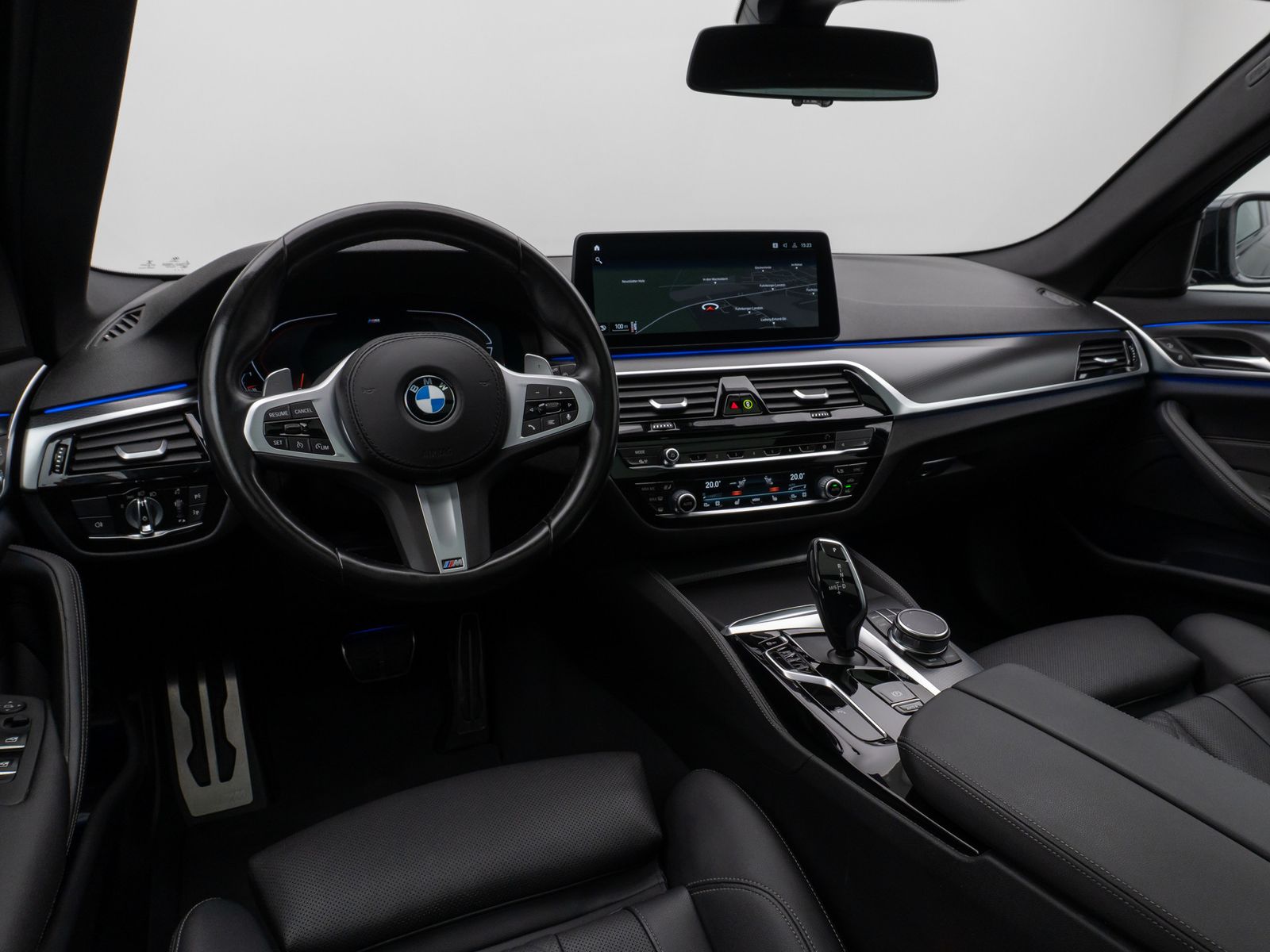 Fahrzeugabbildung BMW 530d M Sport Panorama Kamera Laser HUD DAB HiFi