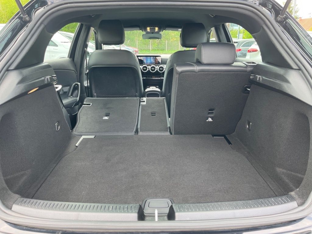 Fahrzeugabbildung Mercedes-Benz A 180 Progressive Navi LED SHZ SpurH KAM DAB