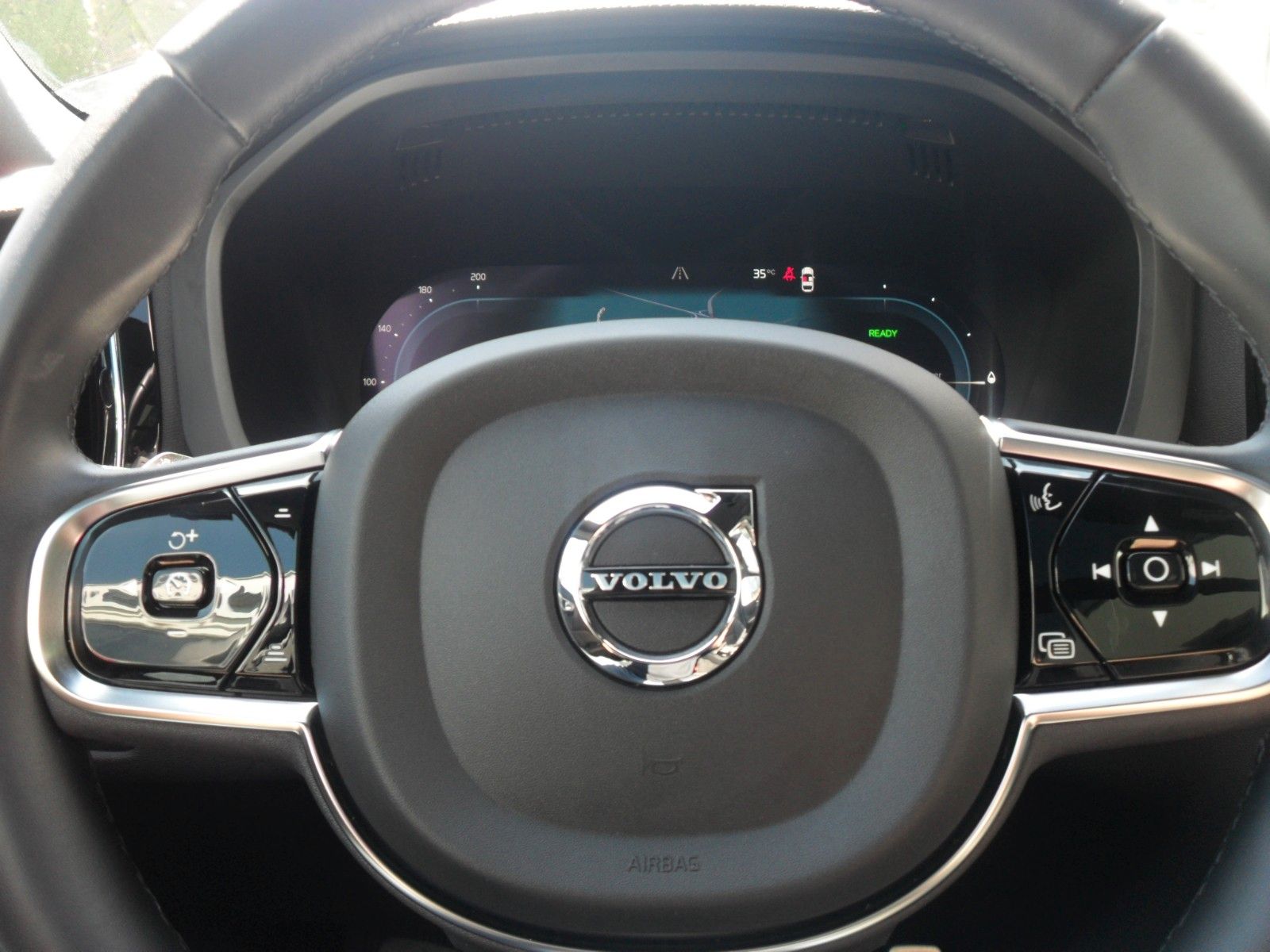 Fahrzeugabbildung Volvo XC 60 T8 R- Design Plug-In Hybrid AWD | Head Up