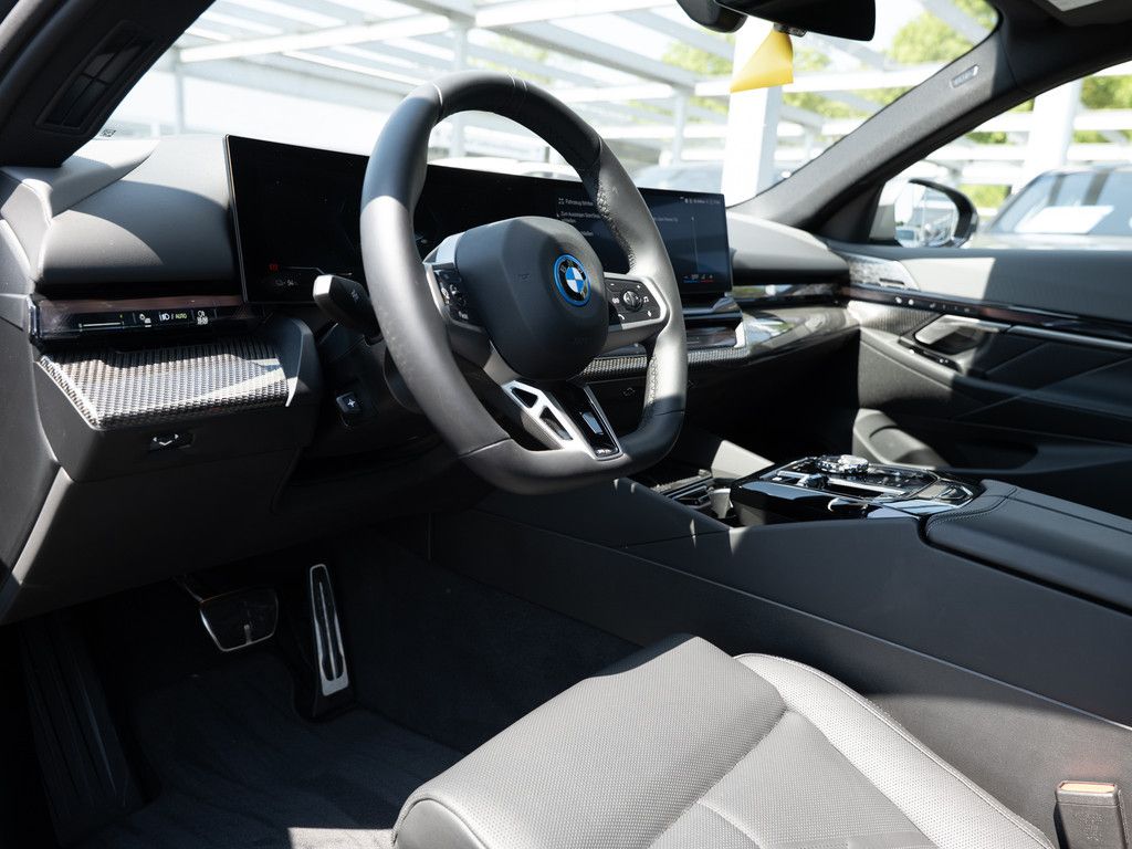 BMW i5 Touring 40 xDrive M-Sport Pro PANO AHK B&W foto 25