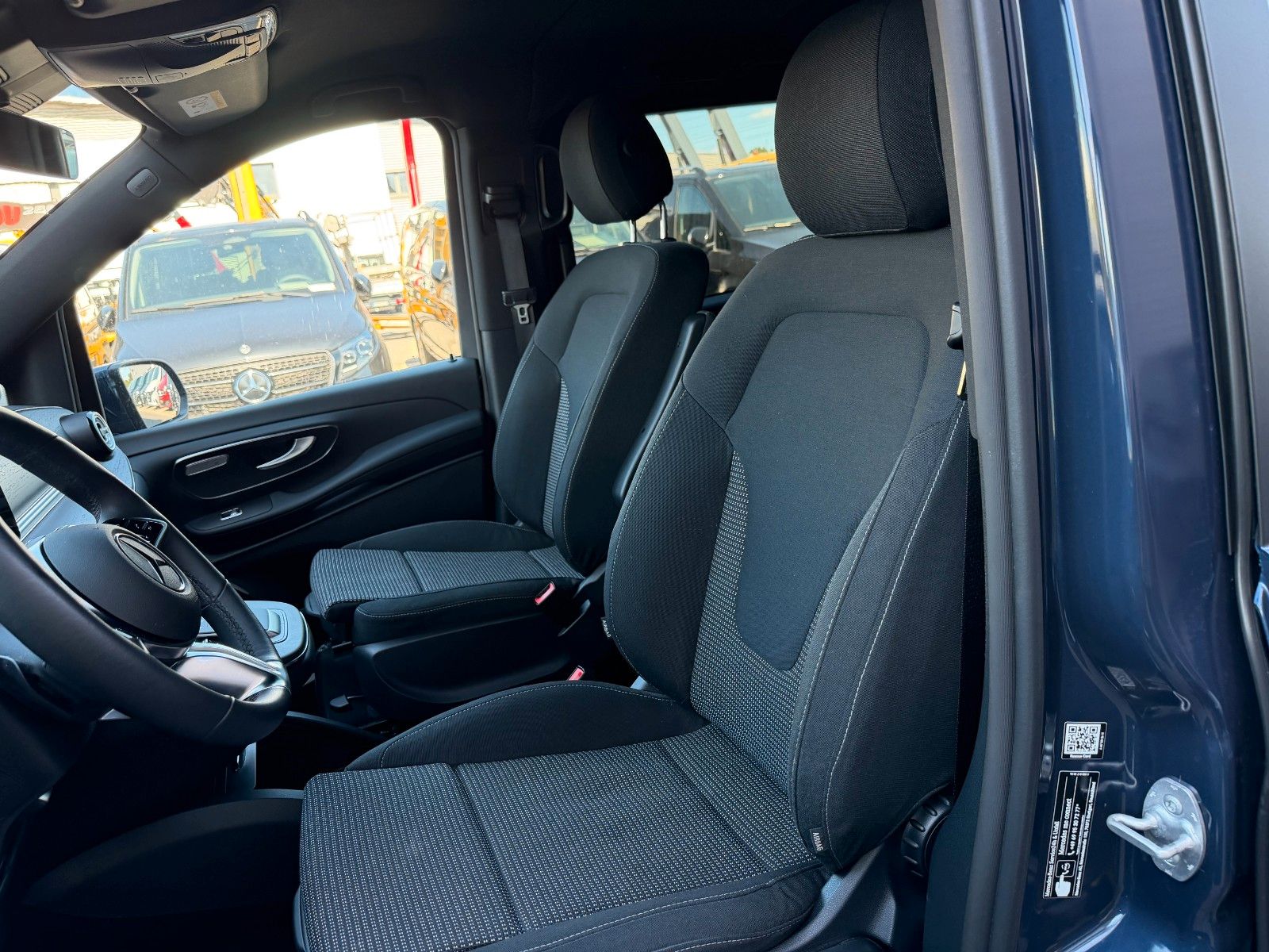 Fahrzeugabbildung Mercedes-Benz V 250 d STYLE Tisch AHK2,5 DISTRONIC Stdh AIRMAT