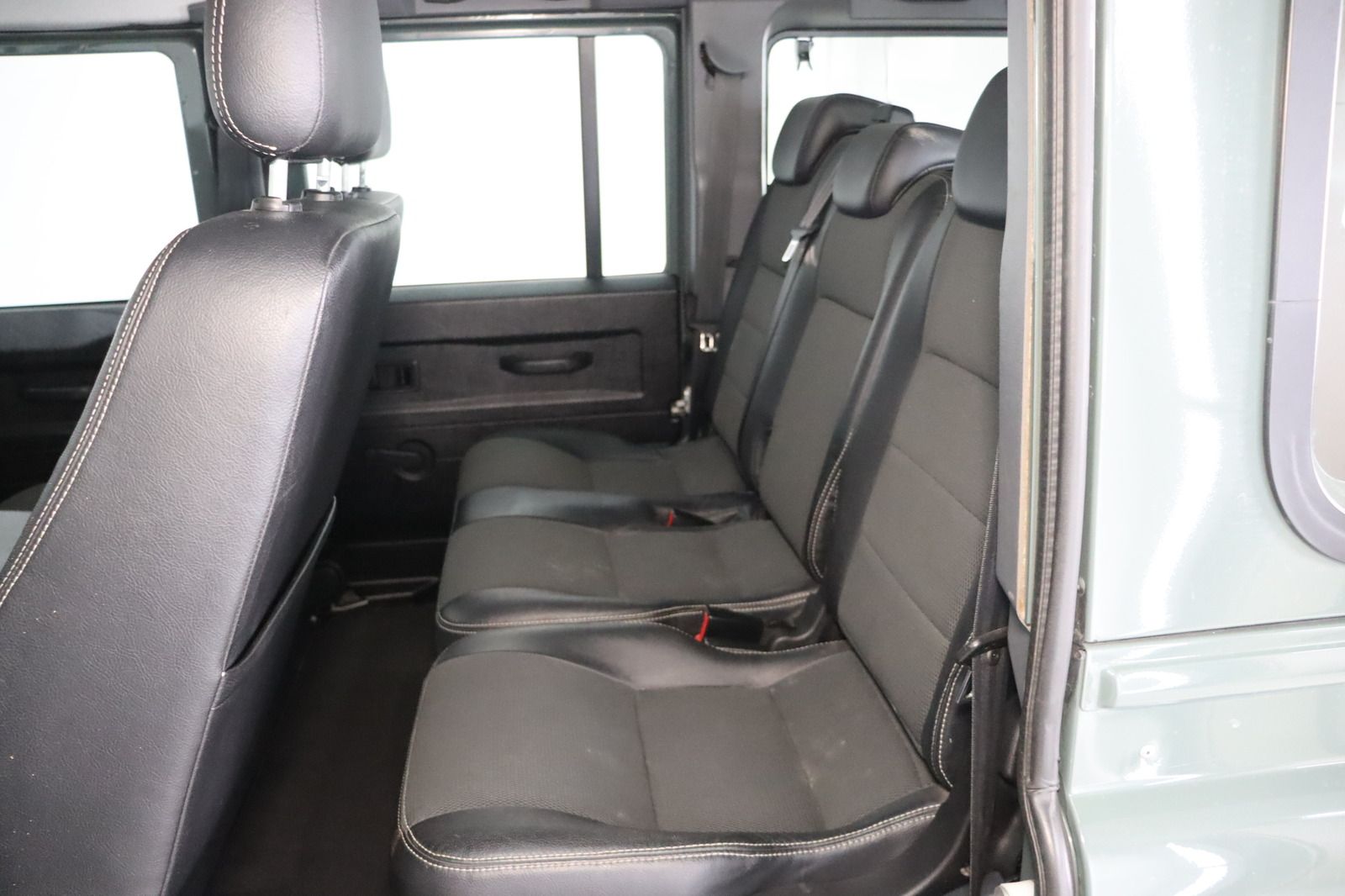 Fahrzeugabbildung Land Rover Defender 110 Station Wagon SE * AHK * Sitzhzg.