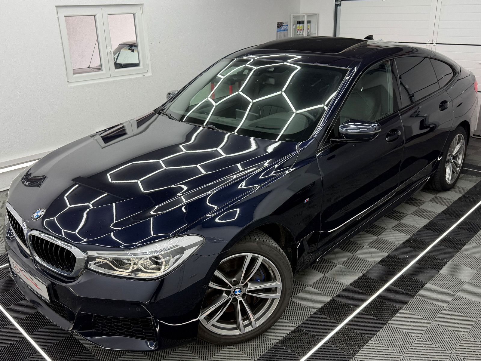 Fahrzeugabbildung BMW 640 d xDrive M SPORT/LED/AHK/HuD/PANO/ACC/H&K