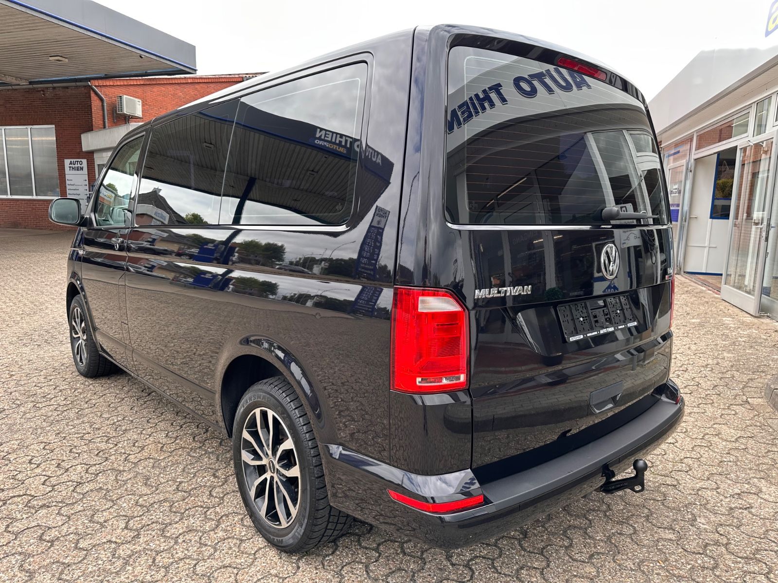 Fahrzeugabbildung Volkswagen T6 Multivan 2.0 TDI 4Motion DSG AHK/Navi/APP