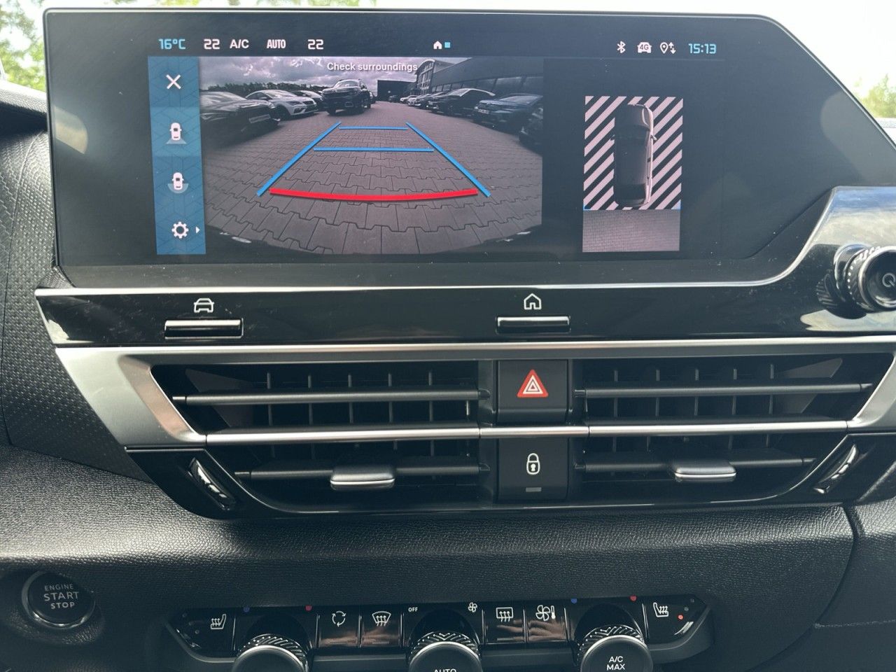 Fahrzeugabbildung Citroën ë-C4 X Shine-1Hnd-Navi-Schiebedach* - mit KI generiert/bearbeitet