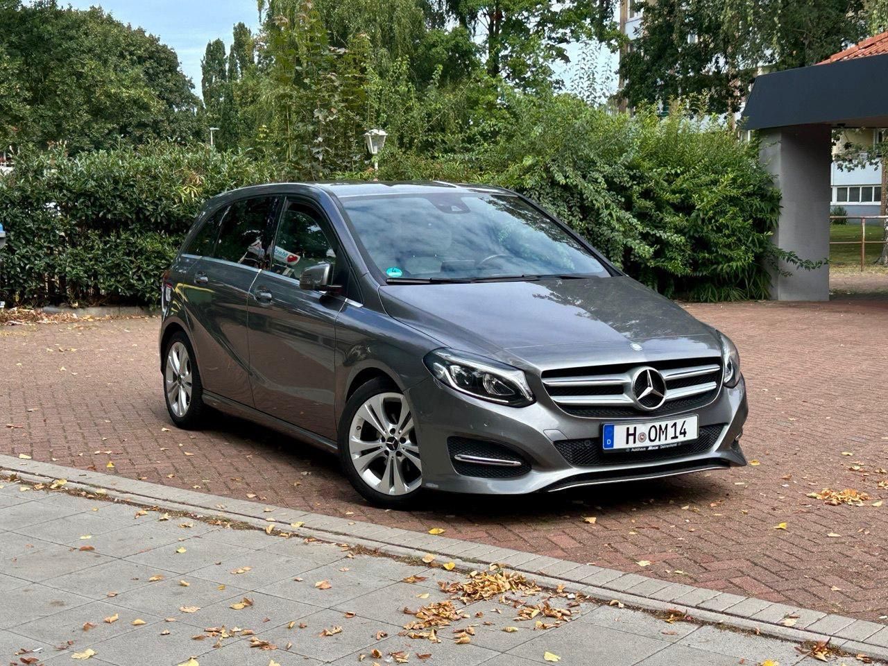 MERCEDES-BENZ B 180