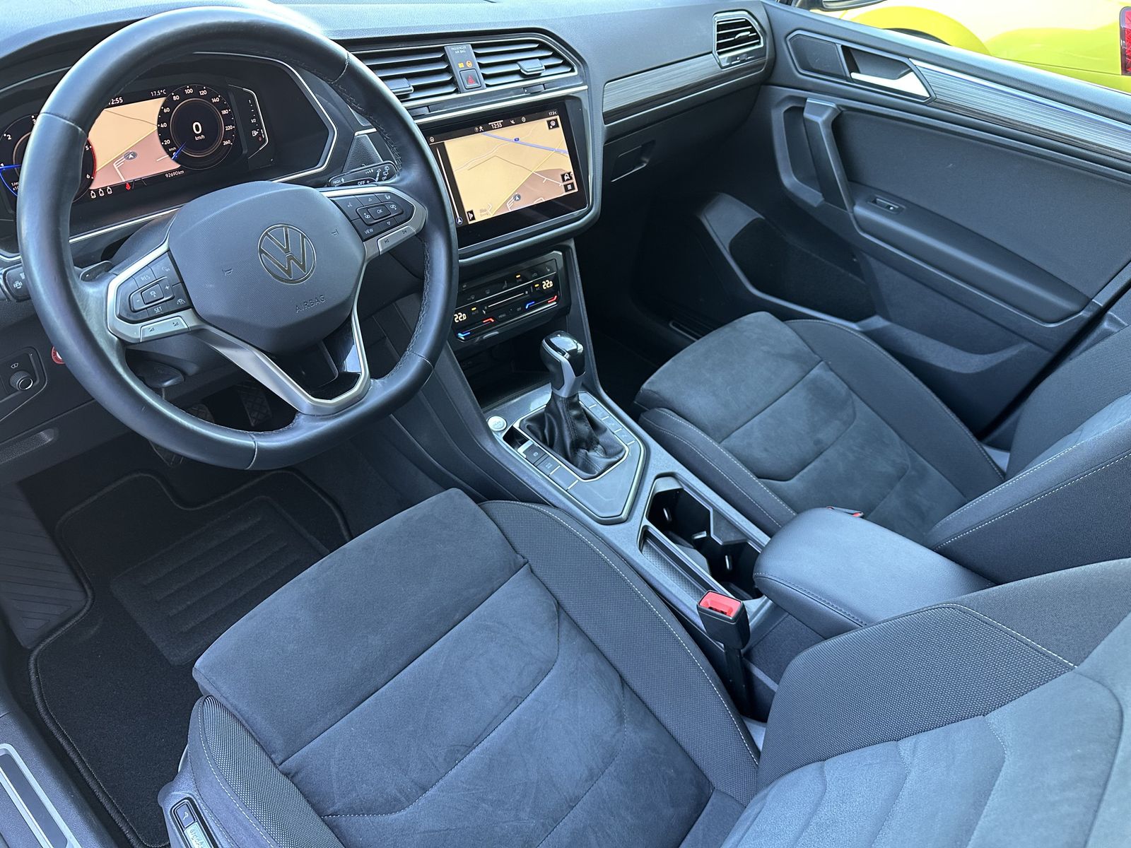 Fahrzeugabbildung Volkswagen Tiguan Allspace Life NAV+IQ-LIGHT+AHK+ACC+19ZOLL