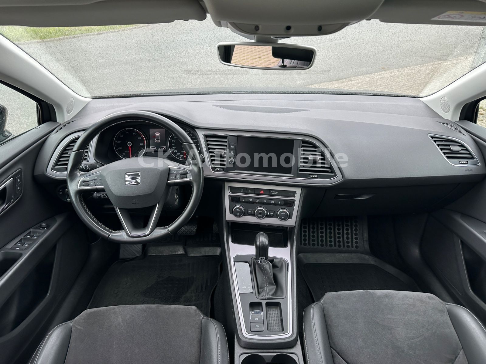 Fahrzeugabbildung SEAT Leon ST Style Automatik/Navi/Pano/Klimaa/LED/AHK