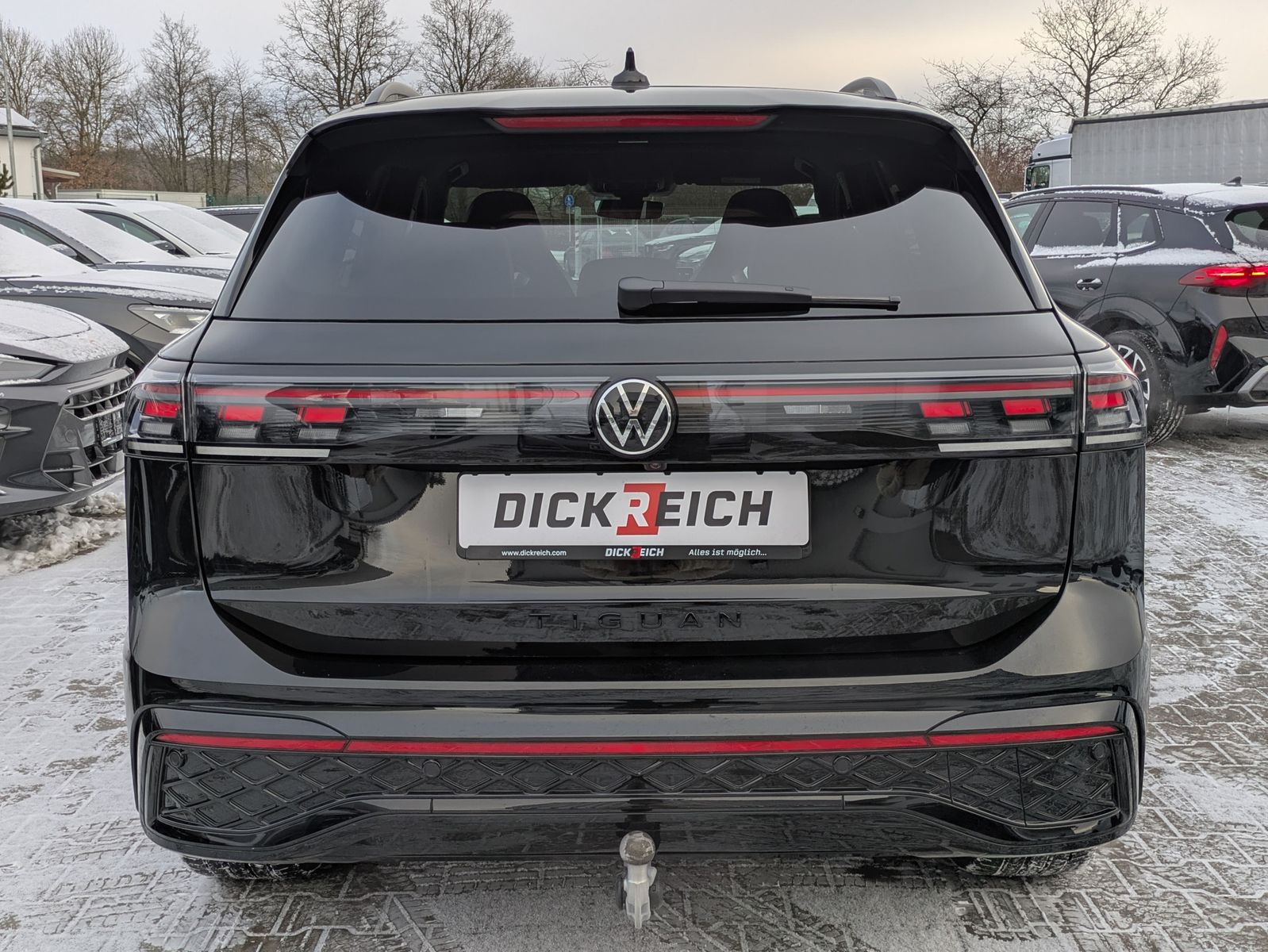 Fahrzeugabbildung Volkswagen Tiguan 2.0 TDI 4M R-Line PANO*H&K*AHK*MATRIX*20"