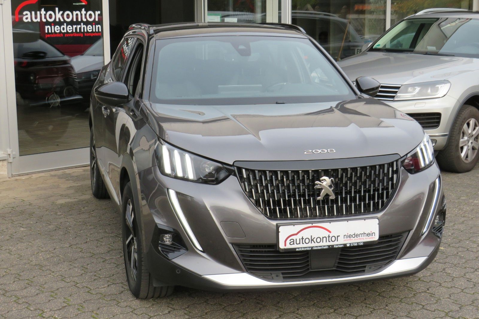 Fahrzeugabbildung Peugeot 2008 GT 1.2 PURETECH NAVI KAMERA PDC ACC 1.HAND