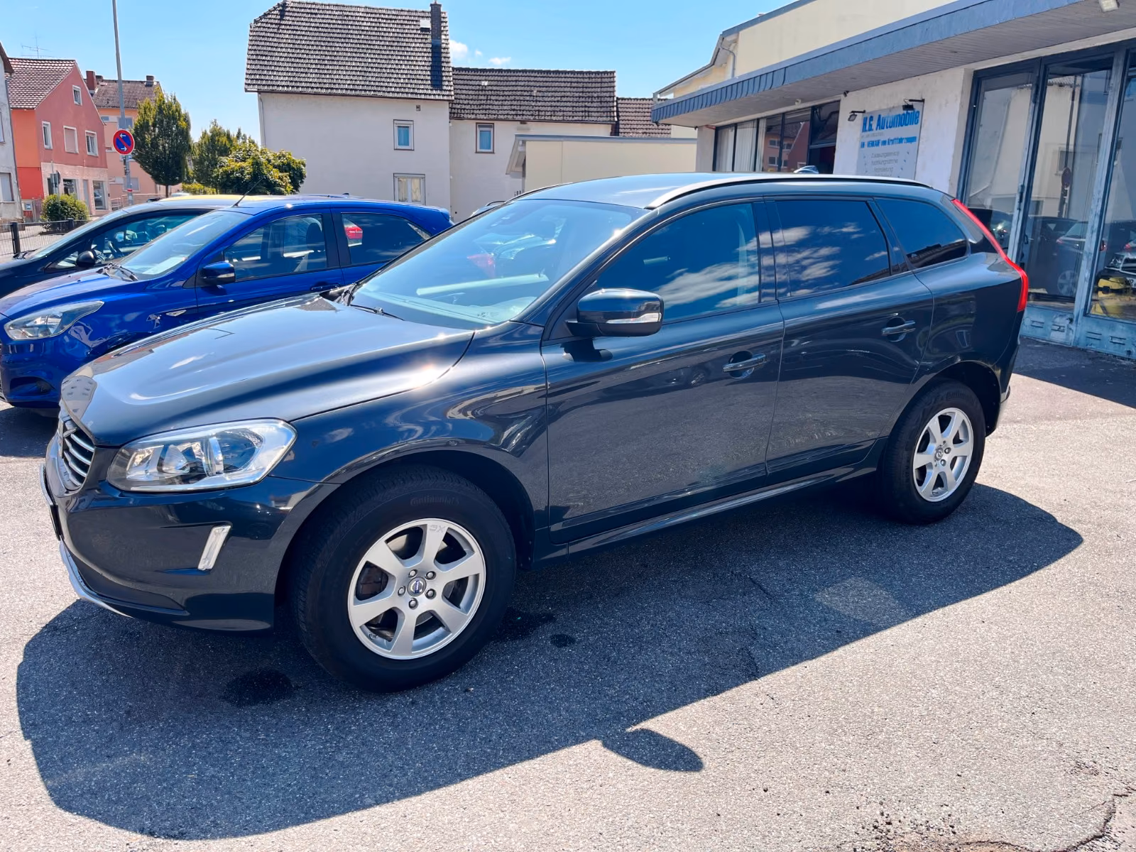 Volvo XC 60 Kinetic AWD*AHK 2 to*Aut*gepflegt*ZR Neu*