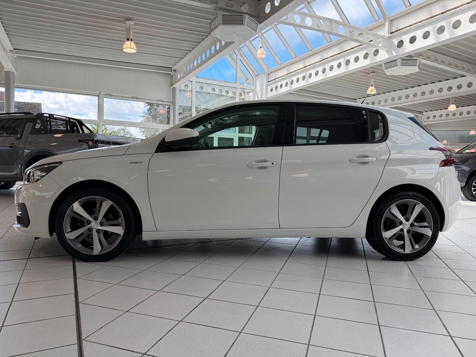 Peugeot 308 Style 1.2 Kamera Panorama Sitzheizung